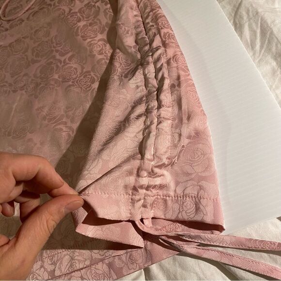 Lulus  2 piece In a Bliss Pink Floral Satin Jacquard Ruched Mini Skirt crop XS - Picture 4 of 15